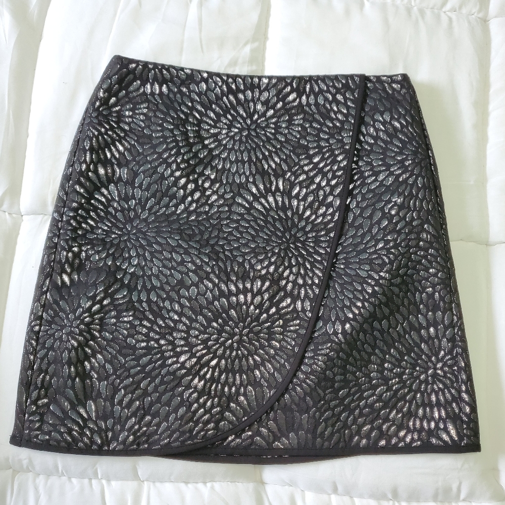 LAST CHANCE! LOFT shimmer skirt